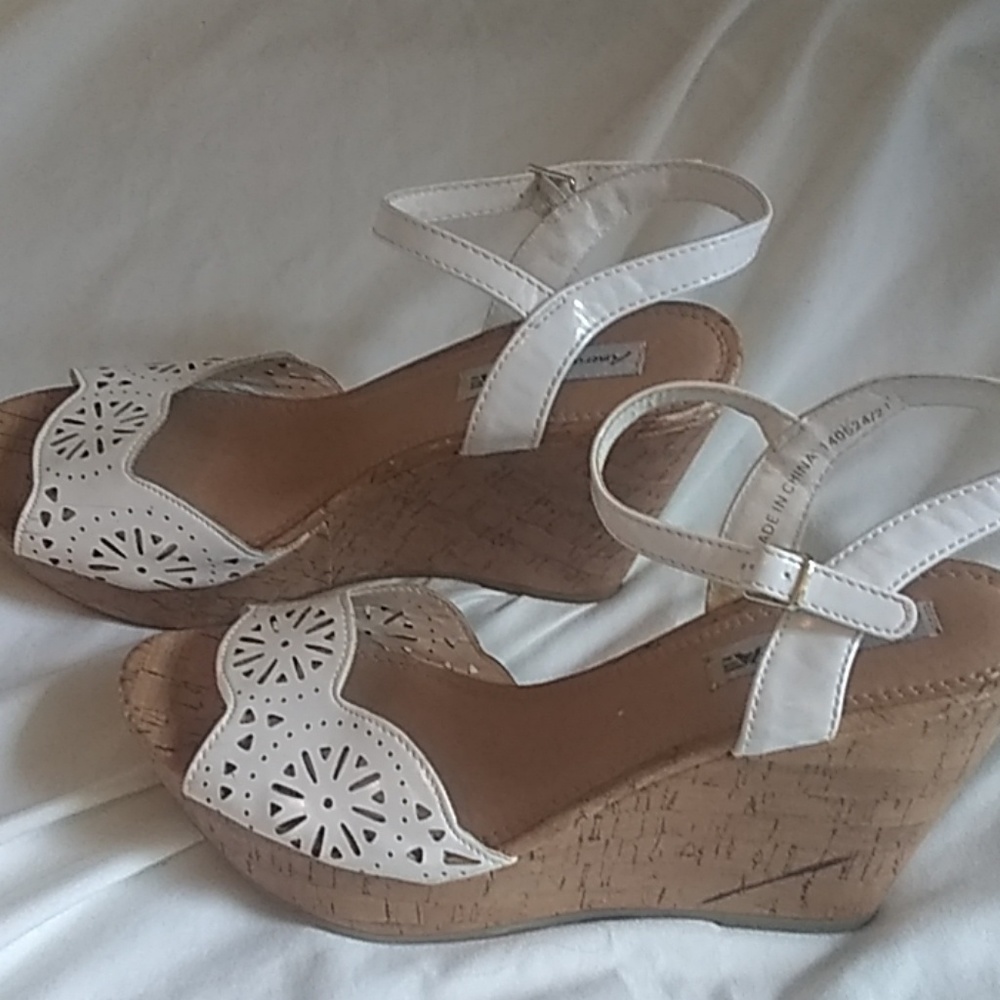 Shoes - Picture 2 of 3